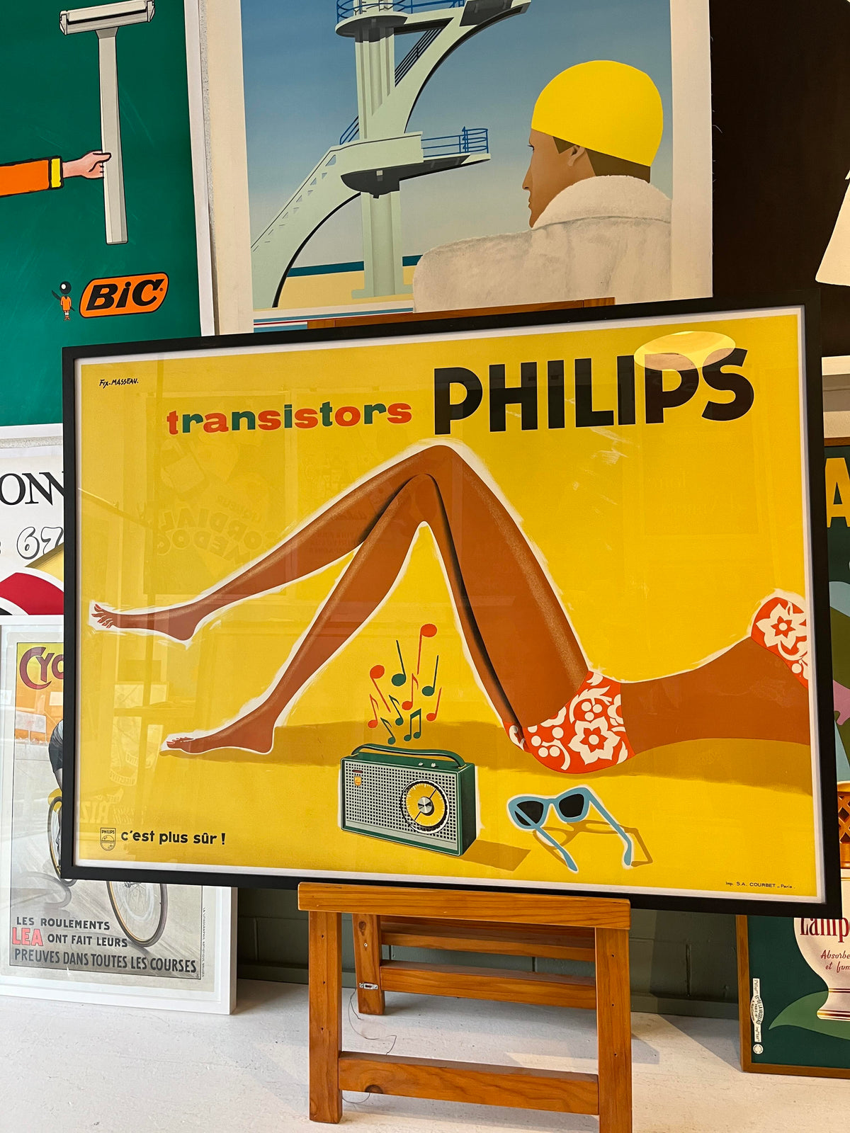 Transistors Philips C'est plus Sûr! by Fix-Masseau (Framed)